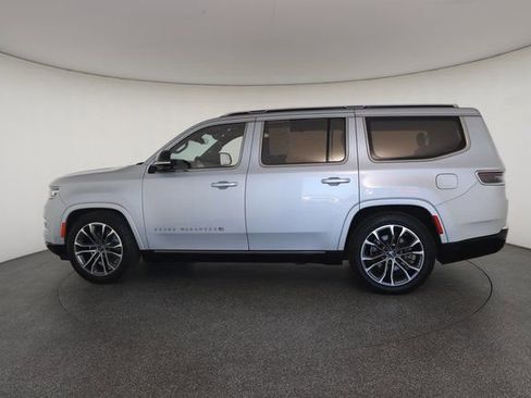 Used 2023 Jeep Grand Wagoneer Series III AWD/4WD image 7