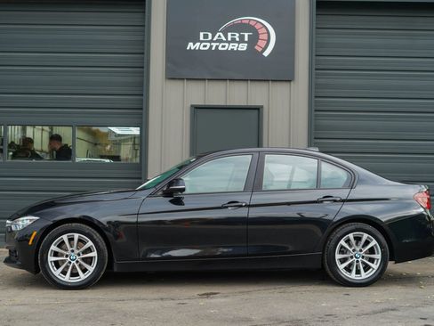Used 2018 BMW 320i xDrive Sedan w/ Convenience Package image 4