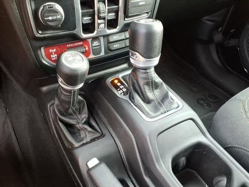 Used 2024 Jeep Wrangler Unlimited AWD/4WD image 14