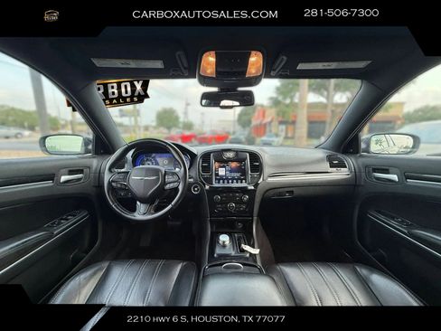 Used 2018 Chrysler 300 S AWD/4WD image 11