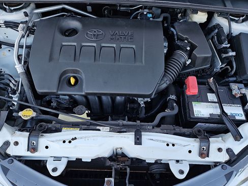 Used 2015 Toyota Corolla LE image 29