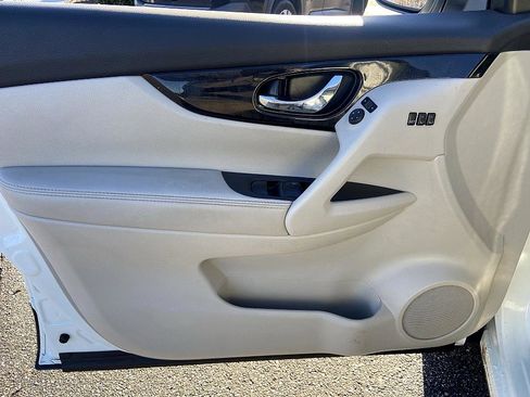 Used 2022 Nissan Rogue Sport SL w/ Premium Package image 9