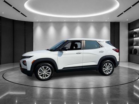 Used 2021 Chevrolet TrailBlazer LS FWD image 2