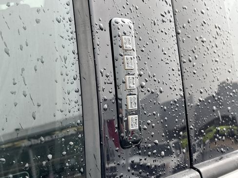 Used 2017 Ford F150 Lariat w/ Equipment Group 502A Luxury image 13