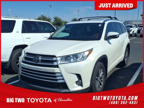 Used 2018 Toyota Highlander XLE AWD/4WD image 1