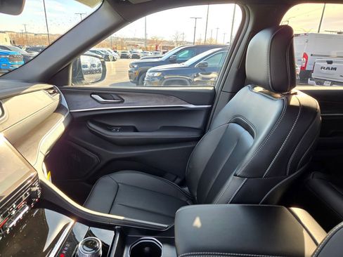 New 2025 Jeep Grand Cherokee Limited image 26