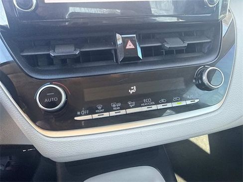 Used 2020 Toyota Corolla LE image 22