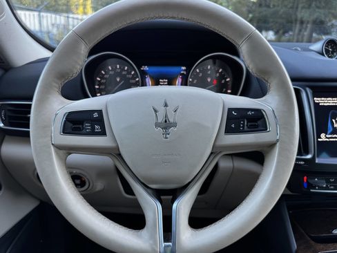 Used 2017 Maserati Levante w/ Luxury Package image 16
