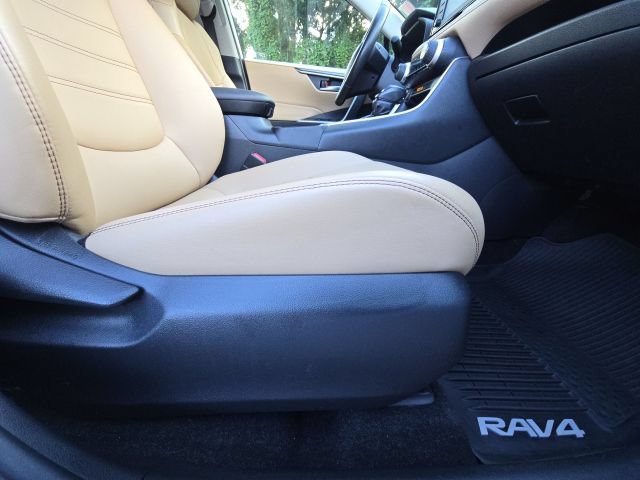 Used 2019 Toyota RAV4 XLE Premium FWD image 20