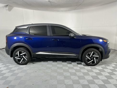 Certified 2025 Nissan Kicks SV FWD image 9