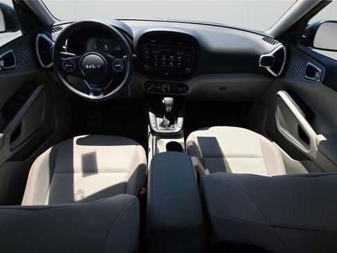 Used 2023 Kia Soul LX w/ LX Technology Package FWD image 22