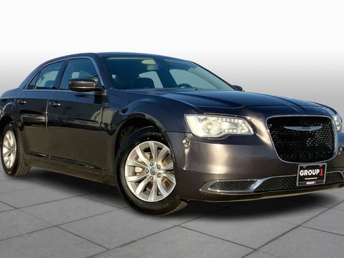 Used 2021 Chrysler 300 Touring image 2