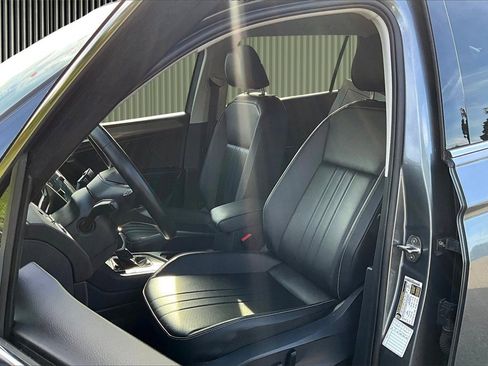 Used 2024 Volkswagen Tiguan SE image 25