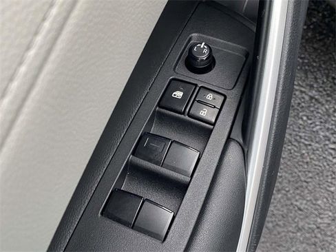 Used 2023 Toyota Corolla Cross L image 15