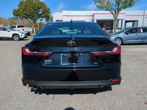 Used 2025 Toyota Camry SE image 6