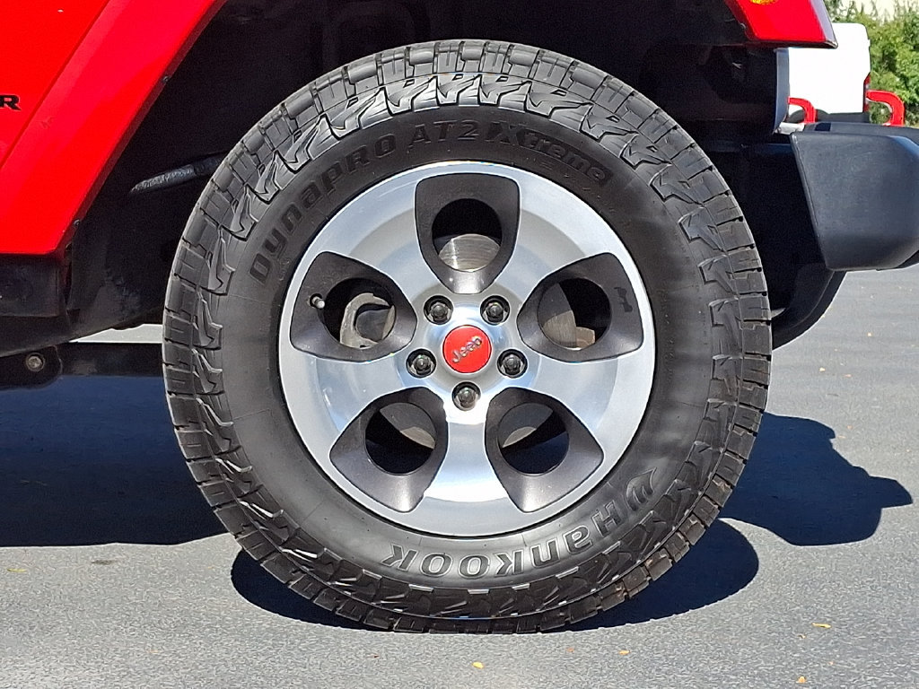 Used 2015 Jeep Wrangler Unlimited Sahara w/ Dual Top Group AWD/4WD image 8