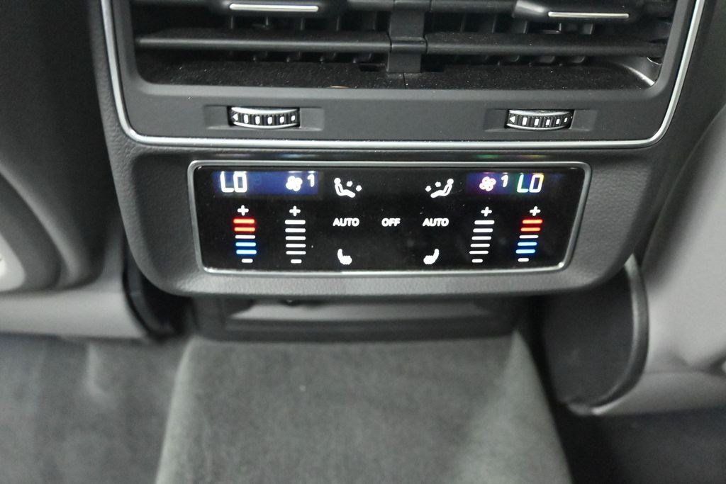 Used 2024 Audi SQ8 Prestige AWD/4WD image 13