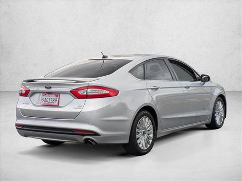 Used 2015 Ford Fusion SE image 5