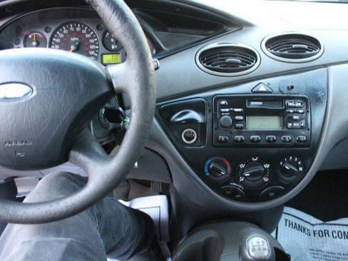 Used 2004 Ford Focus LX FWD image 34