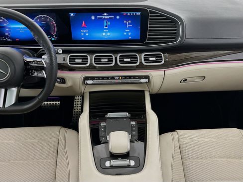 Used 2024 Mercedes-Benz GLS 450 4MATIC image 11