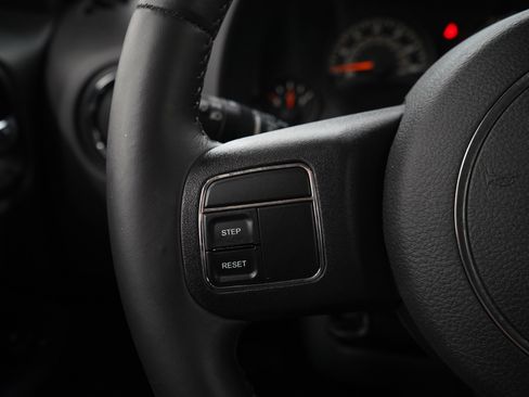 Used 2014 Jeep Patriot Latitude w/ Sun/Sound Group AWD/4WD image 25