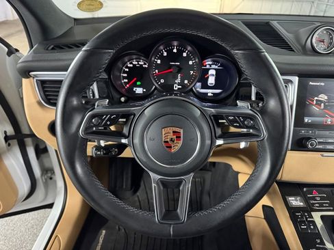 Used 2018 Porsche Macan AWD/4WD image 32