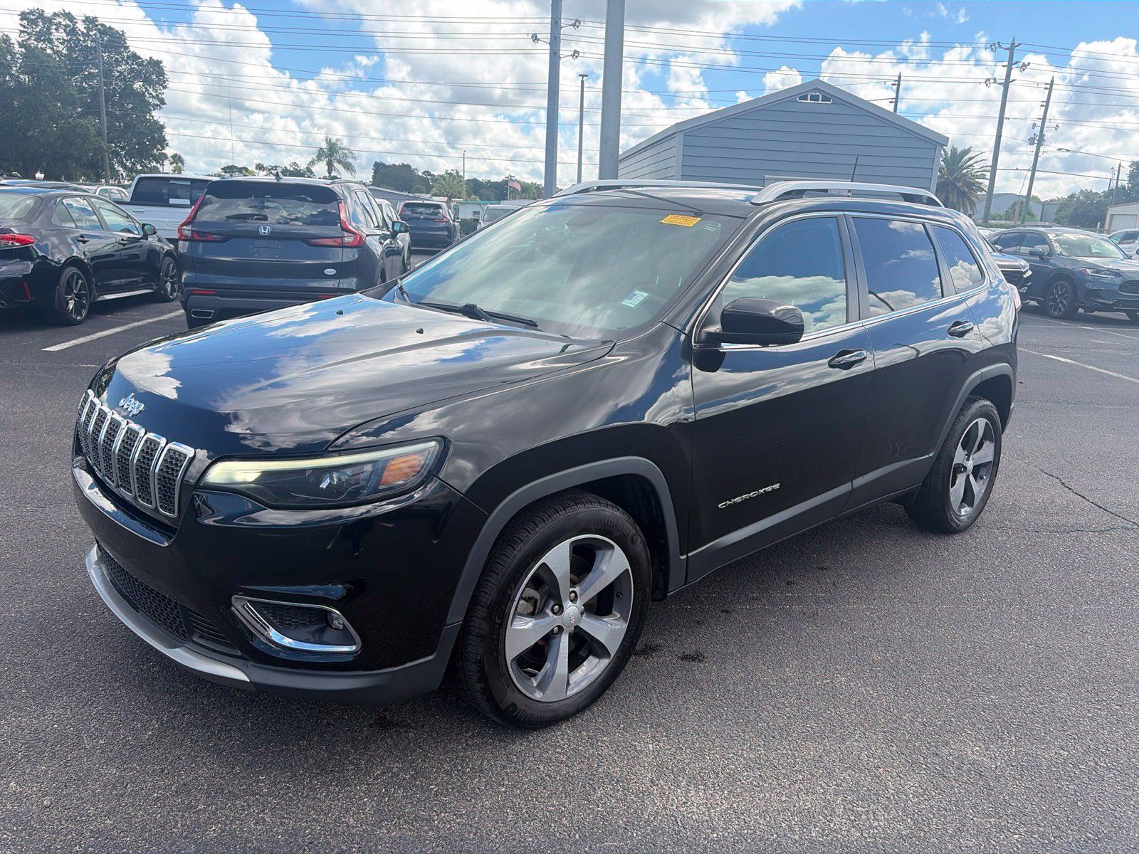Used 2019 Jeep Cherokee Limited FWD image 3