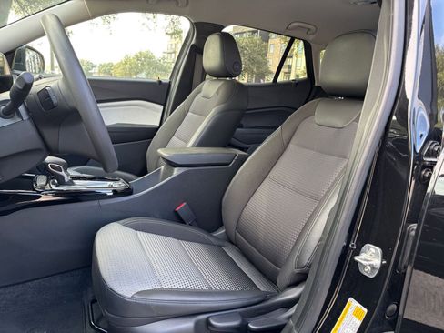 Used 2025 Chevrolet Trax LT image 21