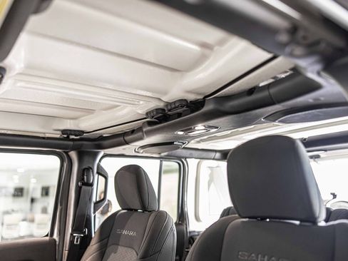 Used 2022 Jeep Wrangler Unlimited Sahara w/ Cold Weather Group image 17