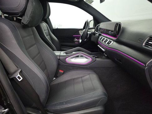 Used 2025 Mercedes-Benz GLS 580 4MATIC image 11