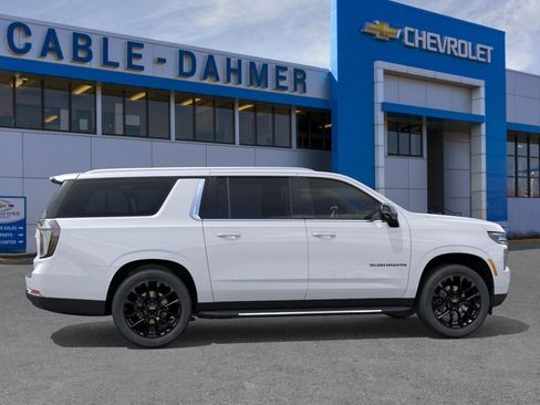 New 2026 Chevrolet Suburban LT w/ Comfort Package AWD/4WD image 19