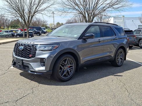 Certified 2025 Ford Explorer ST AWD/4WD image 6