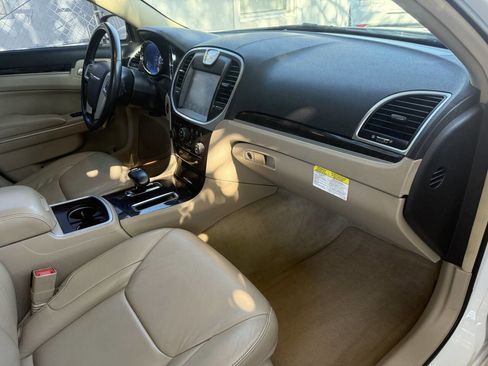 Used 2014 Chrysler 300 image 14