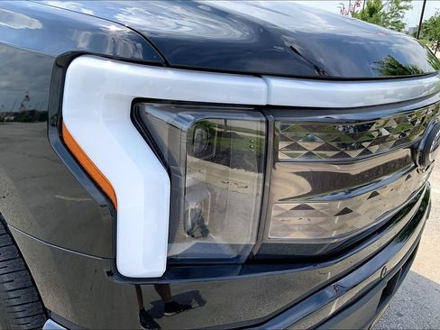 Used 2023 Ford F150 Lightning Platinum AWD/4WD image 28