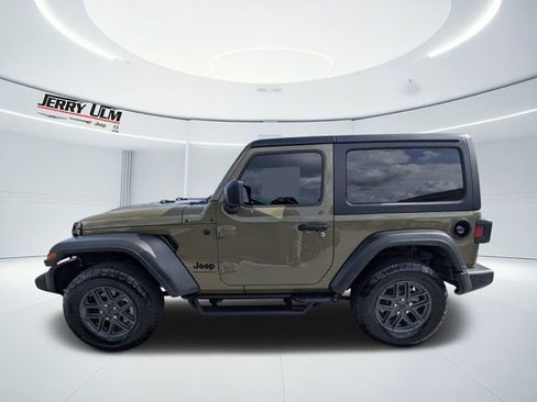 Used 2025 Jeep Wrangler Sport AWD/4WD image 6