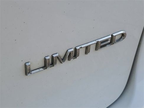 Used 2019 Chrysler Pacifica Limited w/ Tire & Wheel Group image 11