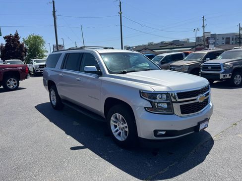 Used 2017 Chevrolet Suburban LT AWD/4WD image 7