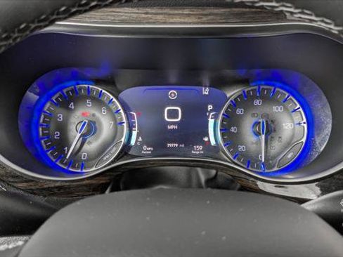 Used 2023 Chrysler Pacifica Limited FWD image 28