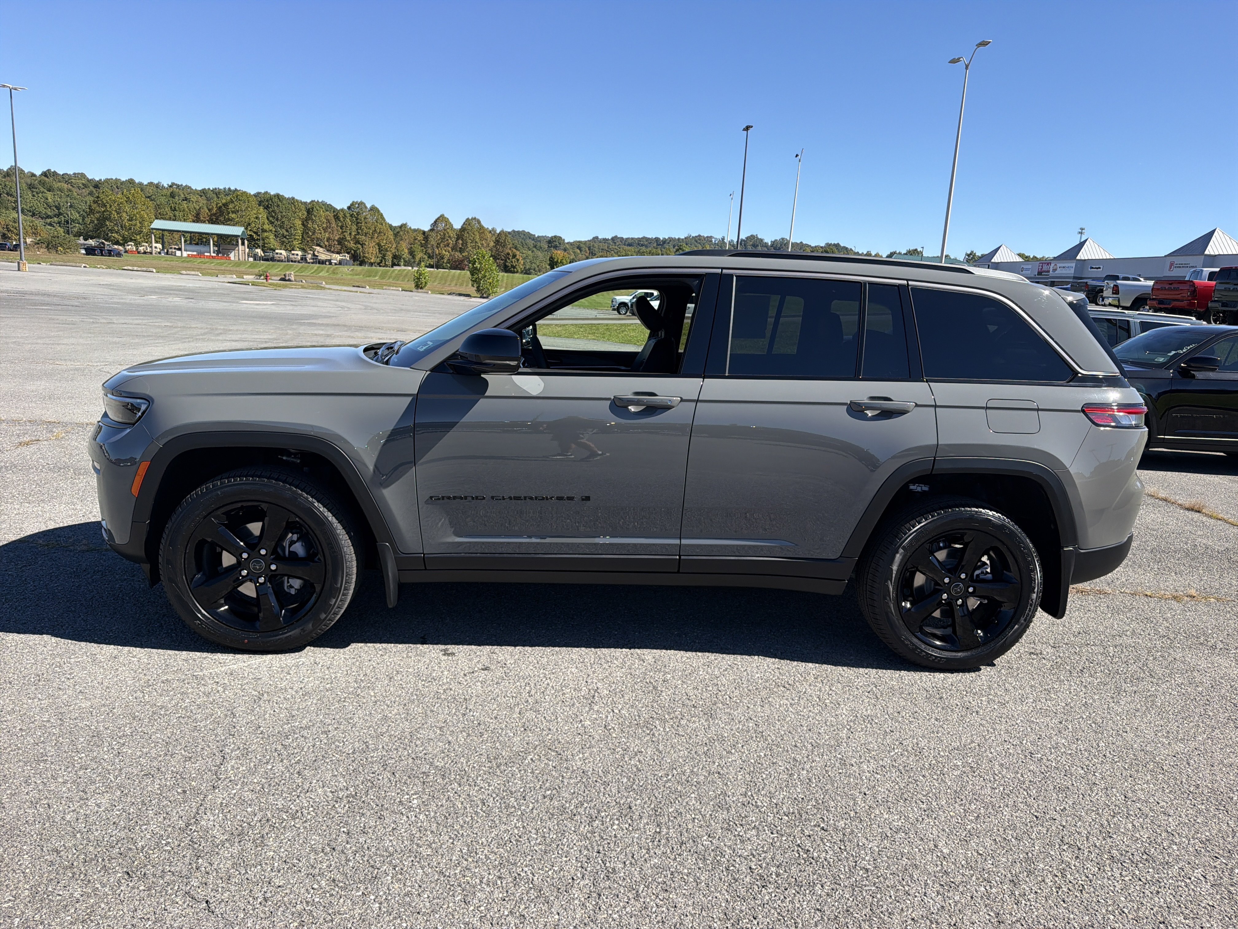 New 2027 Jeep Grand Cherokee Limited AWD/4WD image 10