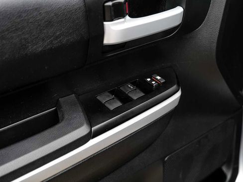 Used 2018 Toyota Tundra SR5 image 39