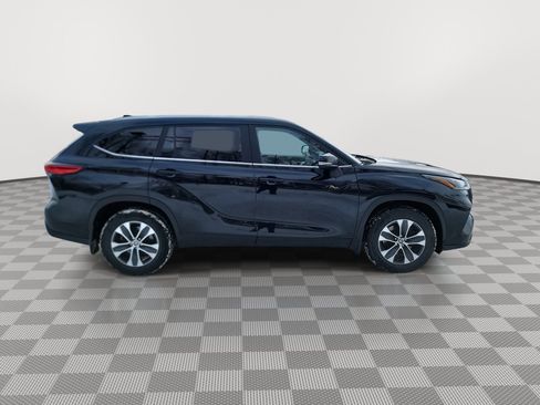 Used 2023 Toyota Highlander XLE image 9