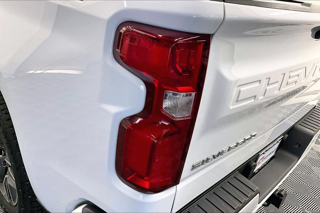 Used 2024 Chevrolet Silverado 1500 RST AWD/4WD image 27