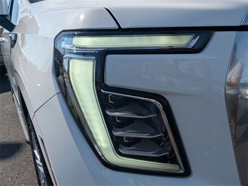 Used 2025 GMC Yukon Denali image 9