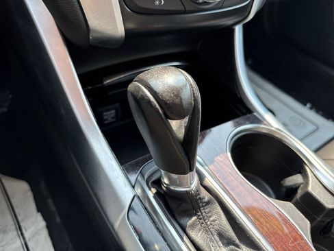 Used 2016 Acura TLX FWD image 24