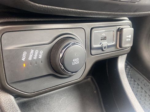 Used 2023 Jeep Renegade Limited w/ Sun/Sound Group AWD/4WD image 15