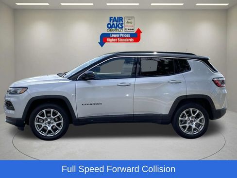 Certified 2025 Jeep Compass Limited AWD/4WD image 10