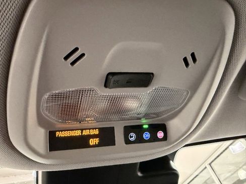 Used 2025 Chevrolet Trax LT w/ LT Convenience Package image 18