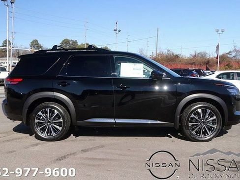 New 2026 Nissan Pathfinder Platinum FWD image 4