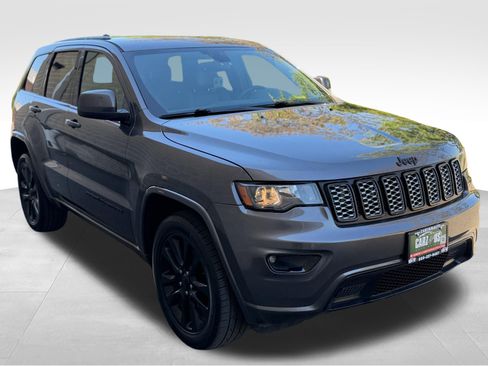 Used 2017 Jeep Grand Cherokee Altitude AWD/4WD image 3