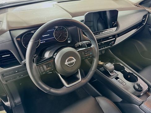 Used 2023 Nissan Rogue SL w/ SL Premium Package image 12